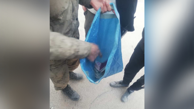 Enkaz altında bulunan 2,5 milyon lira sahibine ulaştırıldı